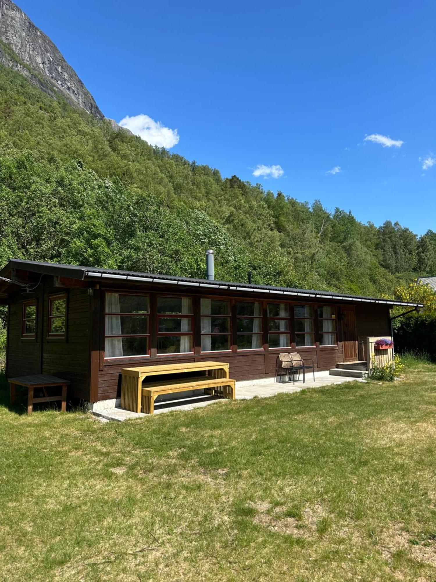 Vollsnes Lodge *