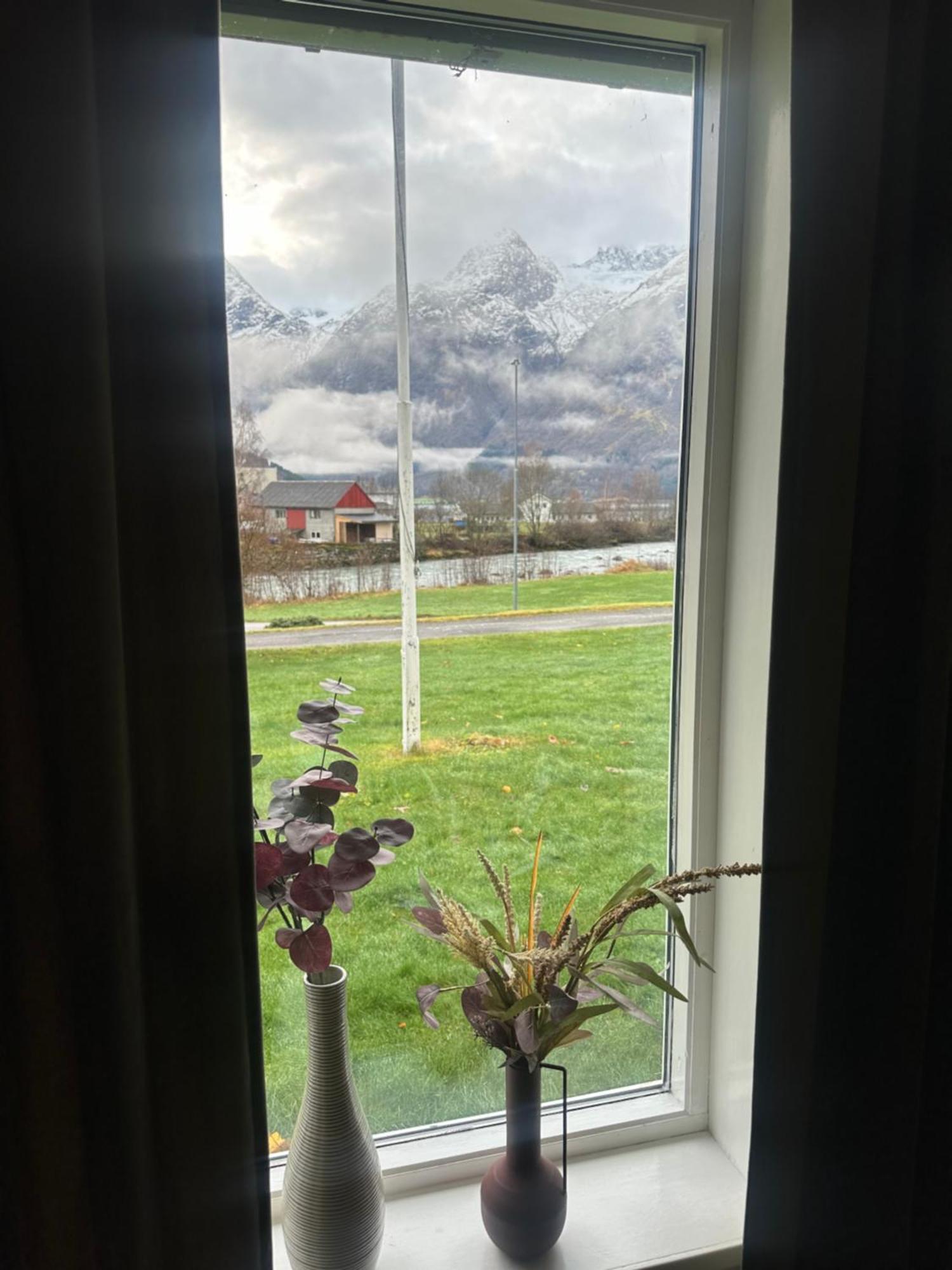 Vollsnes Lodge Hjelle